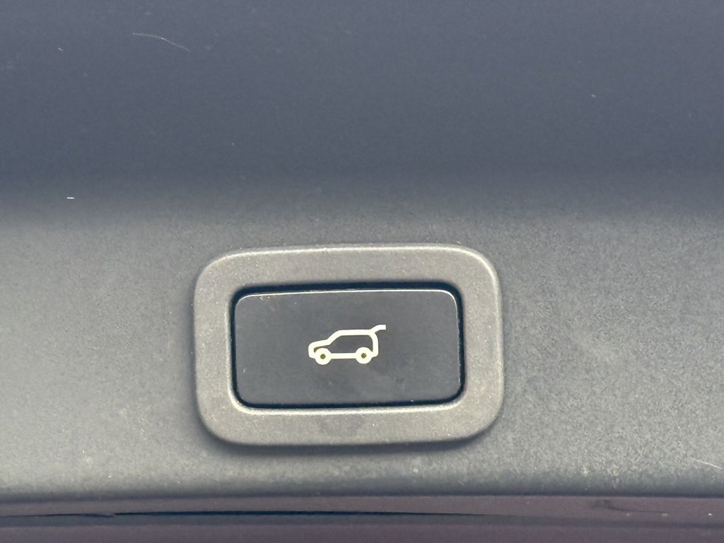 Used Jaguar F-Pace 2017 for sale - 76841326: Photo 40