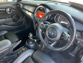 Used MINI Hatch 2018 for sale - 79236658: Photo