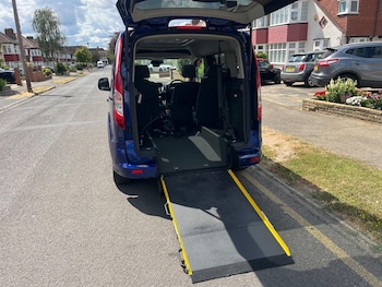 Used Ford Tourneo Connect 2017 for sale - 79373852: Photo