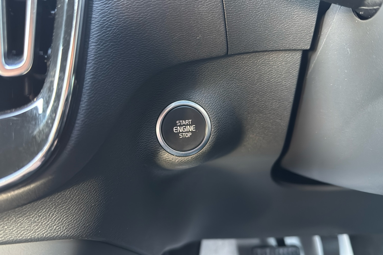 Used Volvo XC40 2023 for sale - 76087654: Photo 23