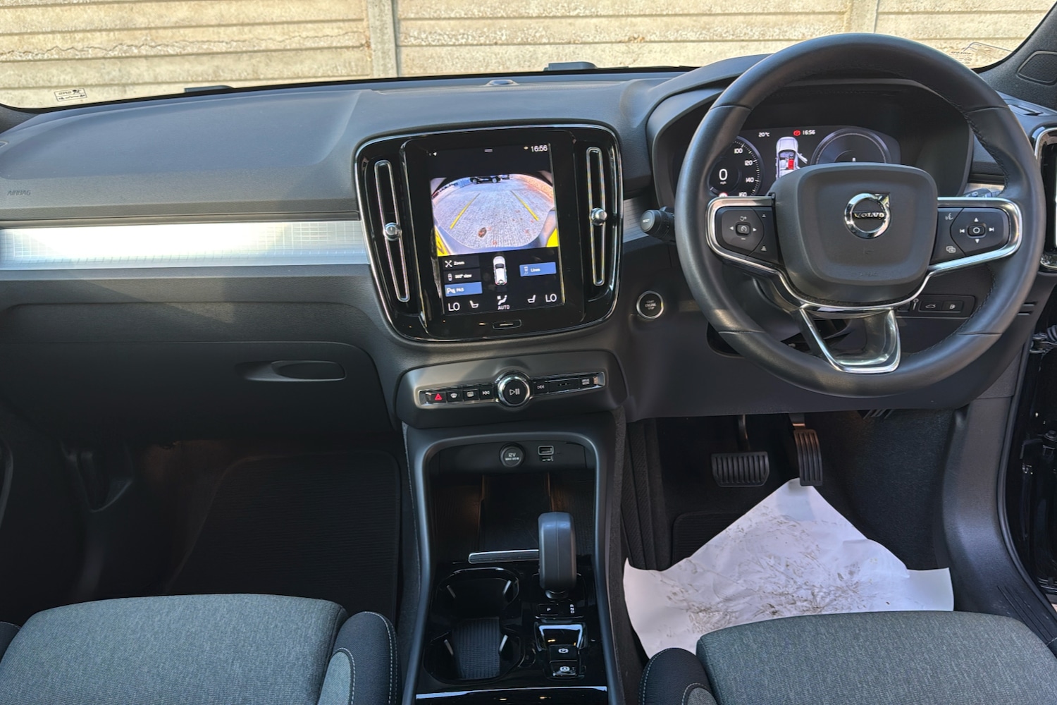 Used Volvo XC40 2023 for sale - 76087654: Photo 9