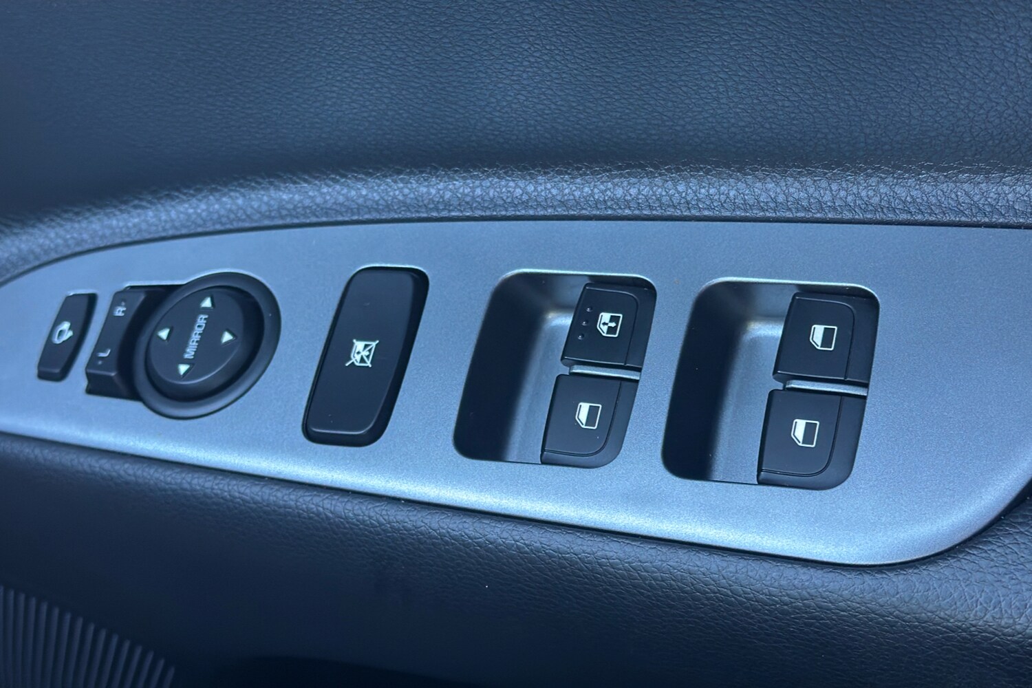 Used Kia Stonic 2024 for sale - 75919369: Photo 28