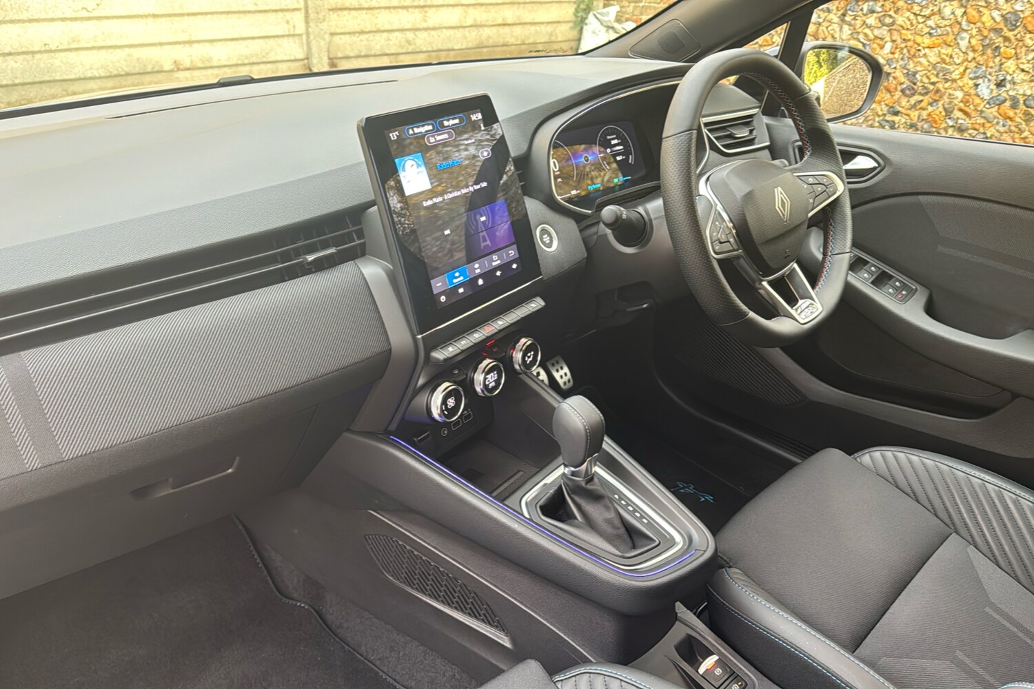 Used Renault Clio 2024 for sale - 76732620: Photo 11