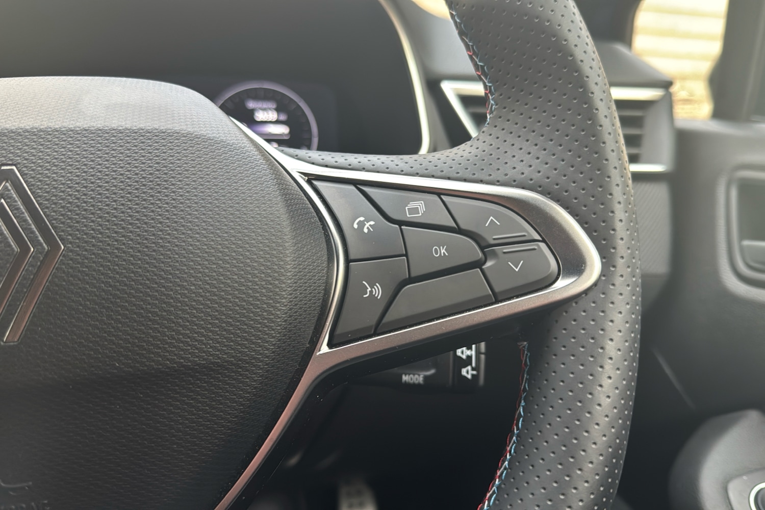 Used Renault Clio 2024 for sale - 76732620: Photo 18