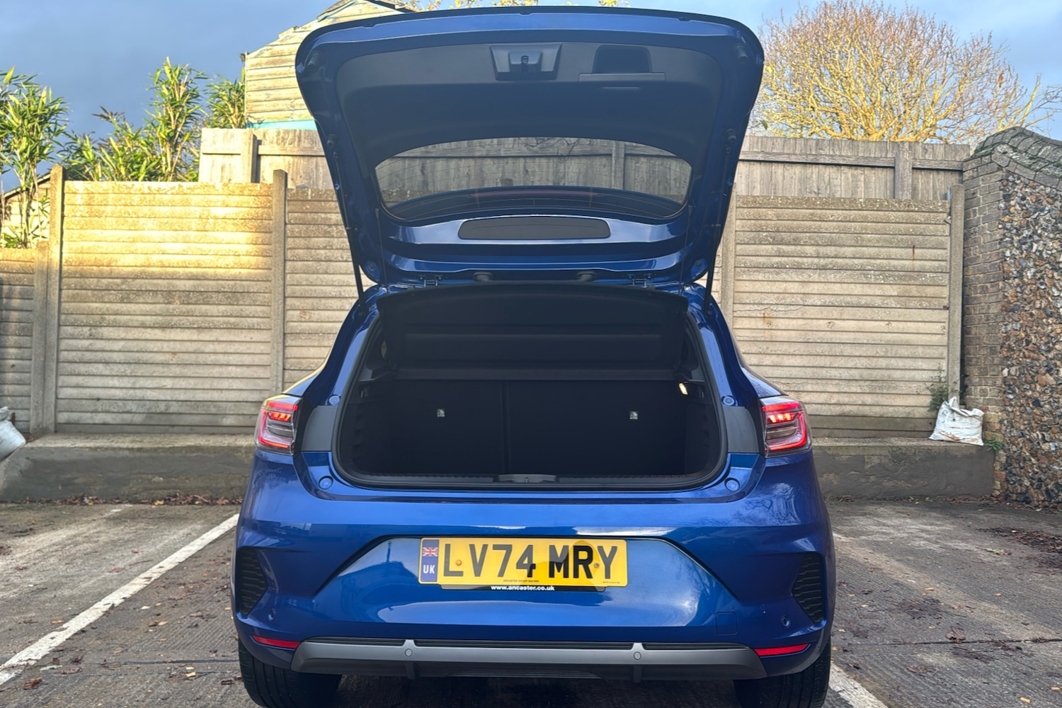 Used Renault Clio 2024 for sale - 76732620: Photo 19