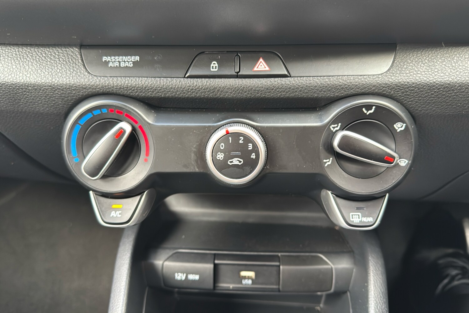 Used Kia Stonic 2024 for sale - 76476212: Photo 16