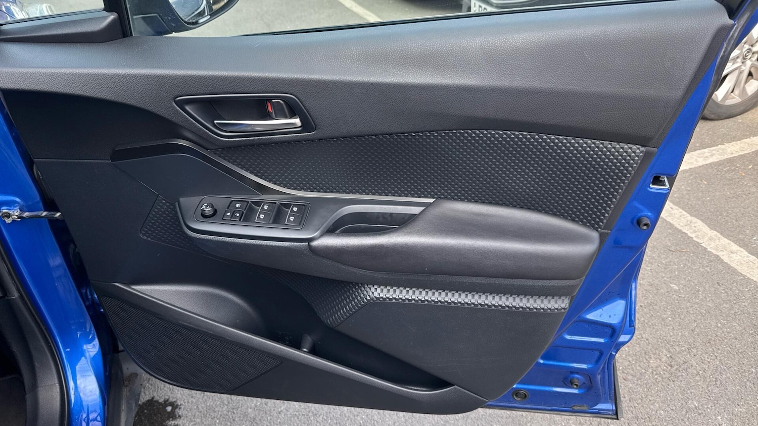 Used Toyota C-HR 2017 for sale - 78035188: Photo 34