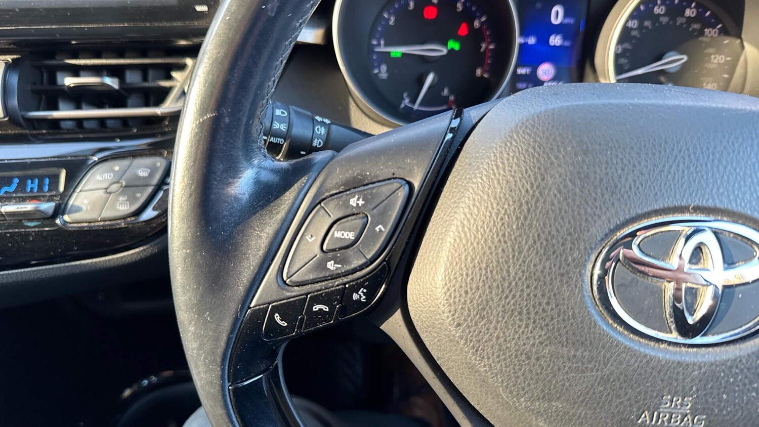 Used Toyota C-HR 2018 for sale - 77203420: Photo 34