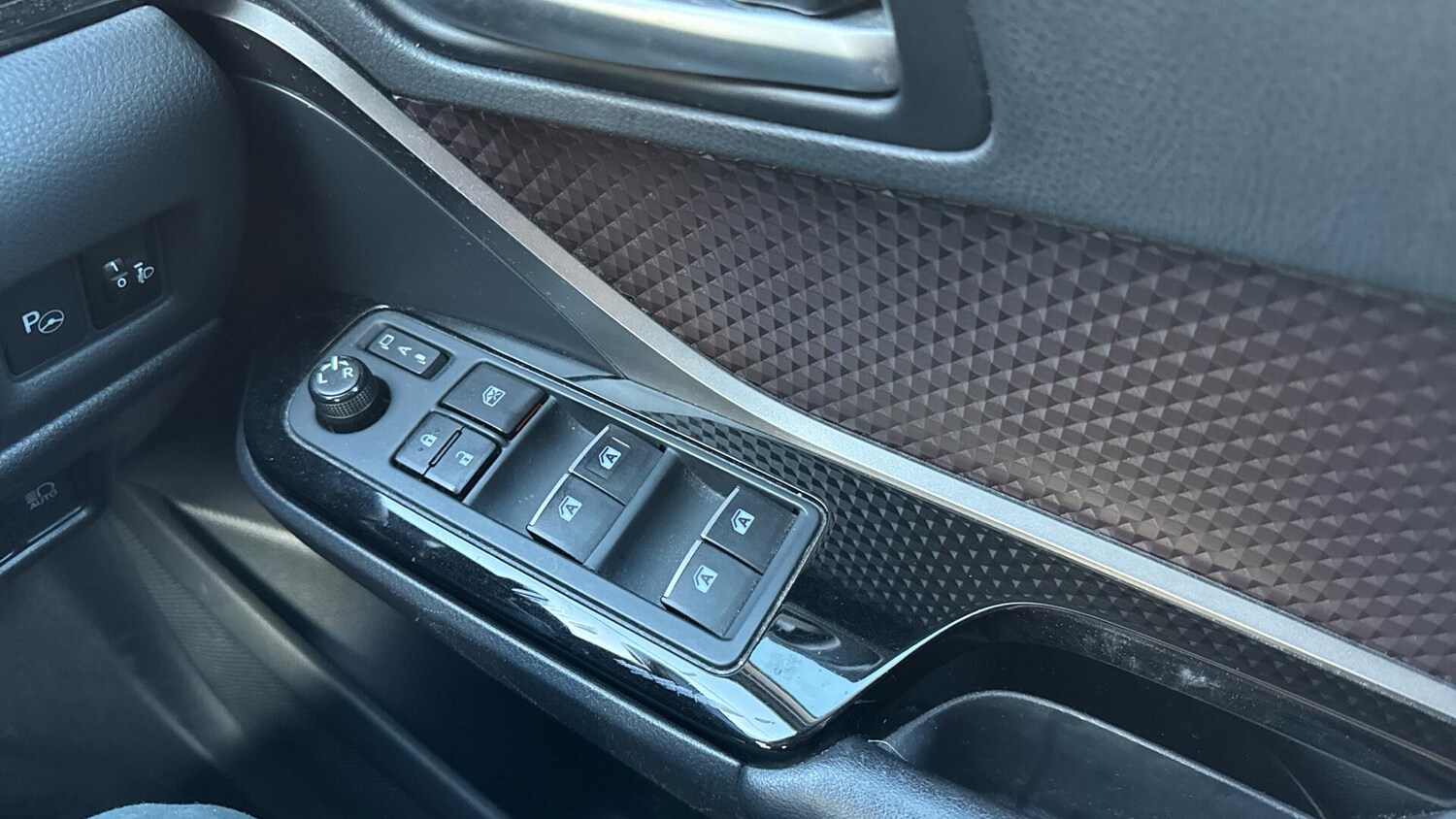 Used Toyota C-HR 2018 for sale - 77203420: Photo 44