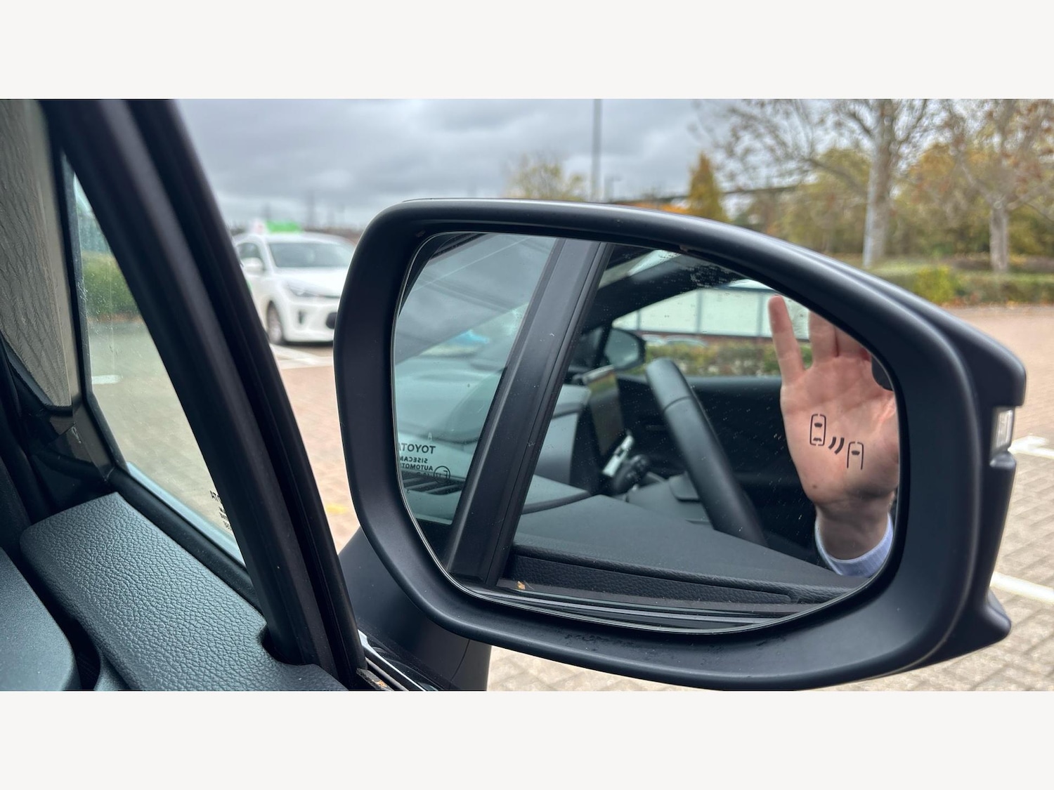 Used Toyota C-HR 2024 for sale - 76458073: Photo 24