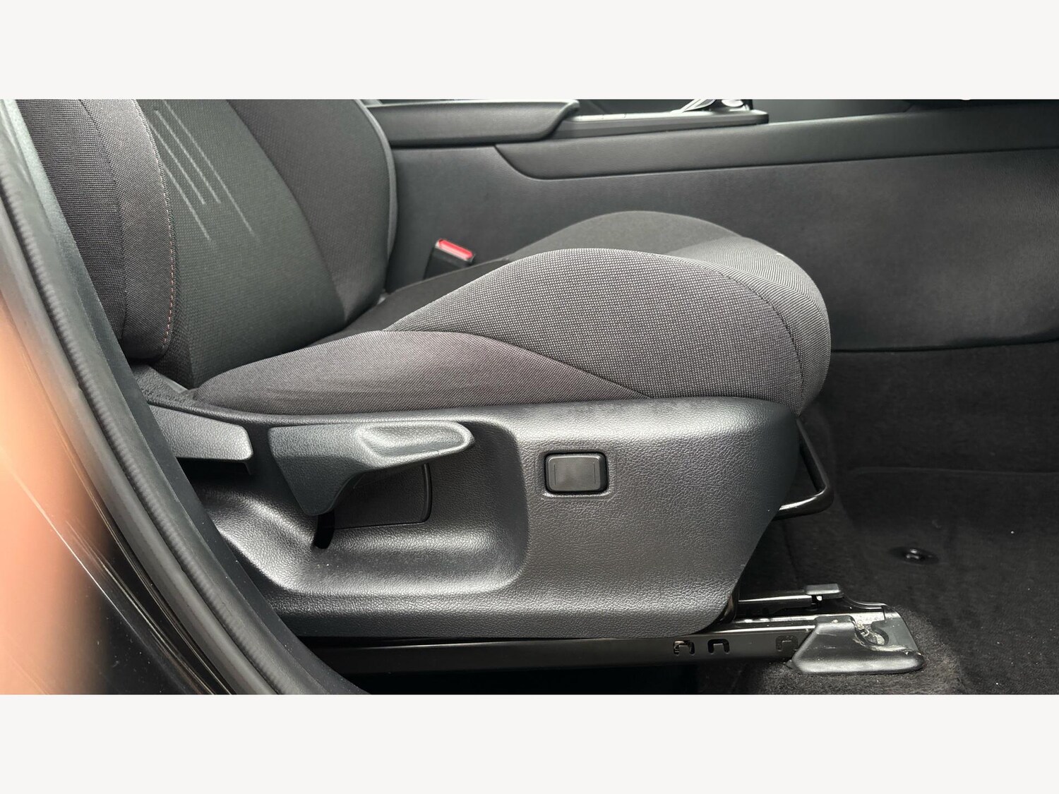 Used Toyota C-HR 2024 for sale - 76458073: Photo 25