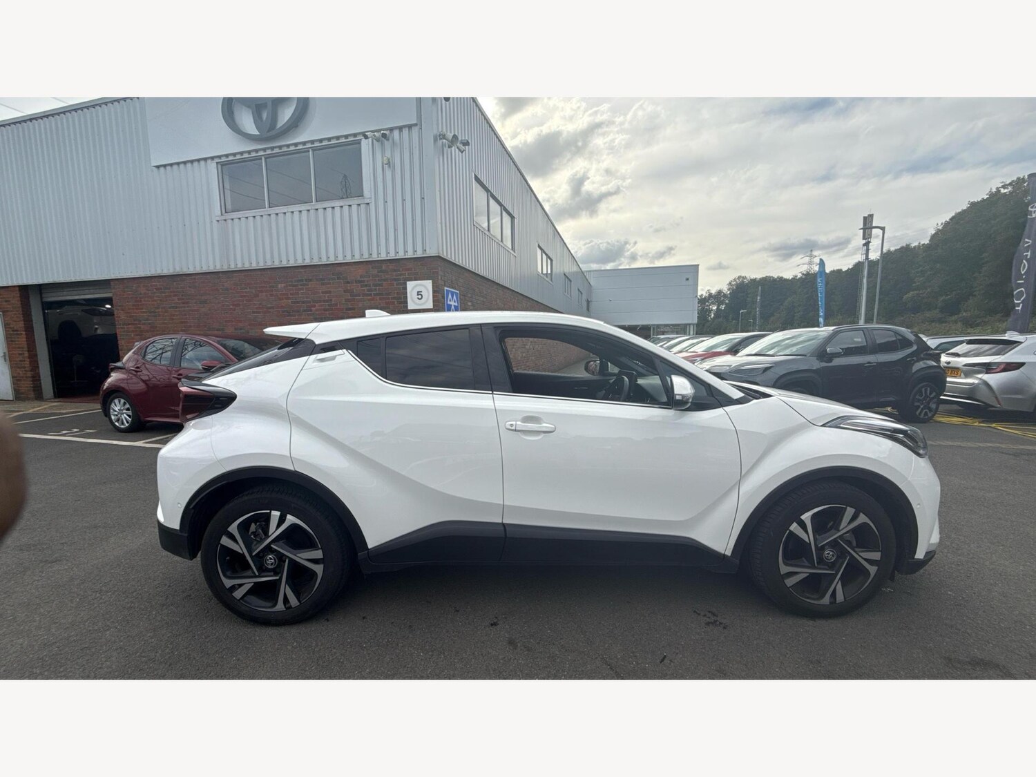 Used Toyota C-HR 2023 for sale - 77496350: Photo 18