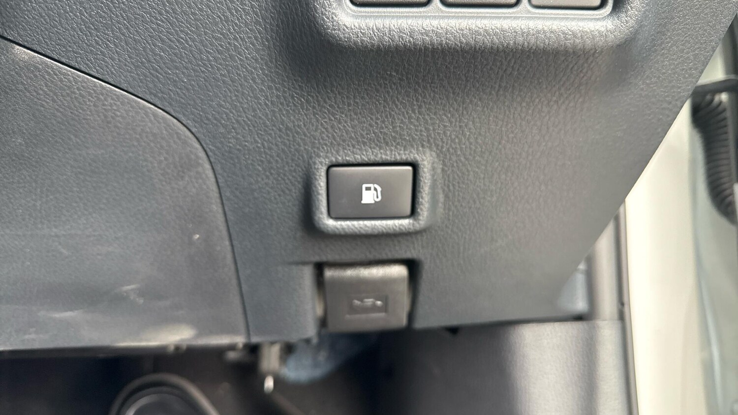 Used Toyota C-HR 2023 for sale - 77496350: Photo 38