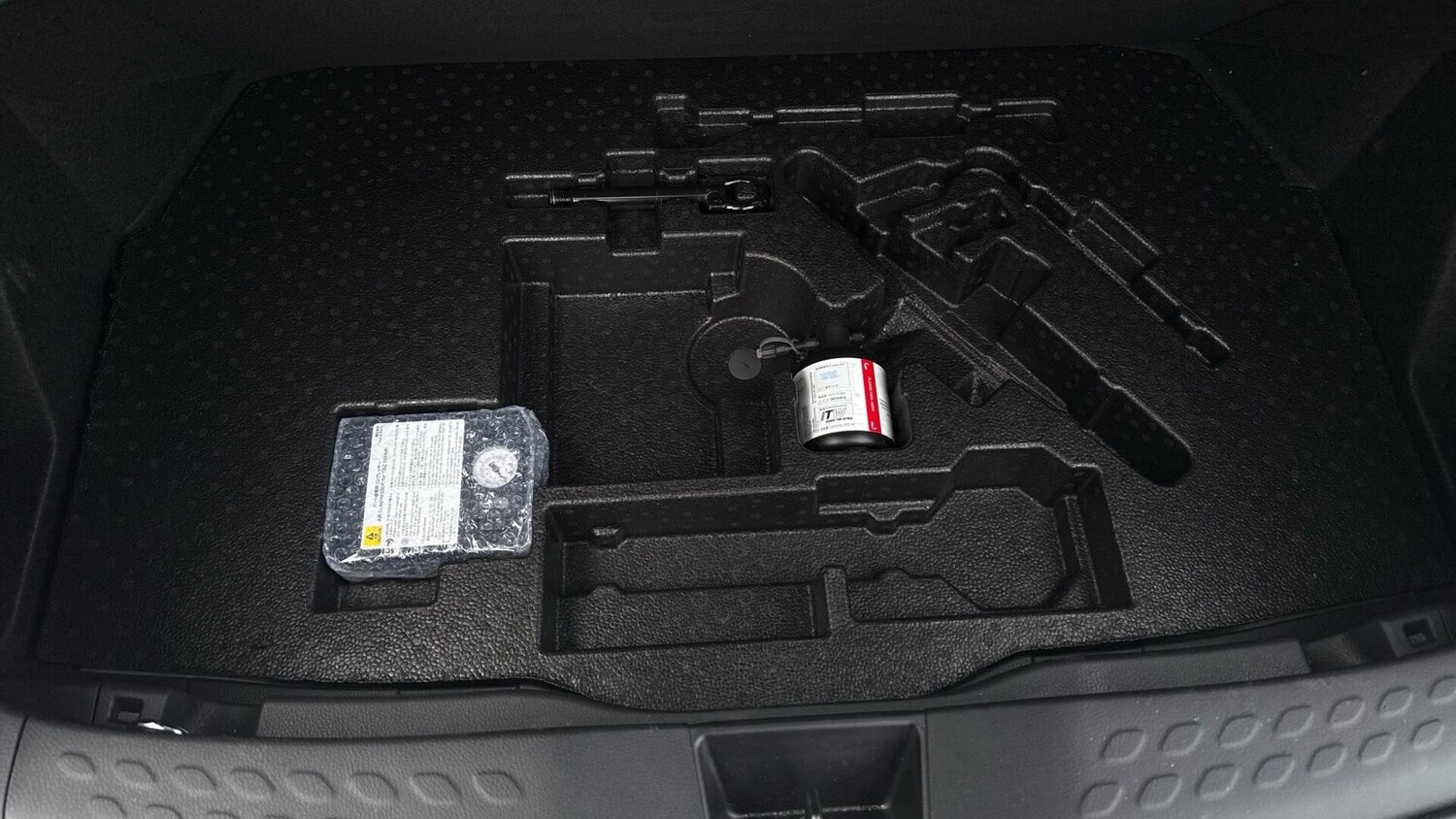 Used Toyota C-HR 2023 for sale - 77496350: Photo 50