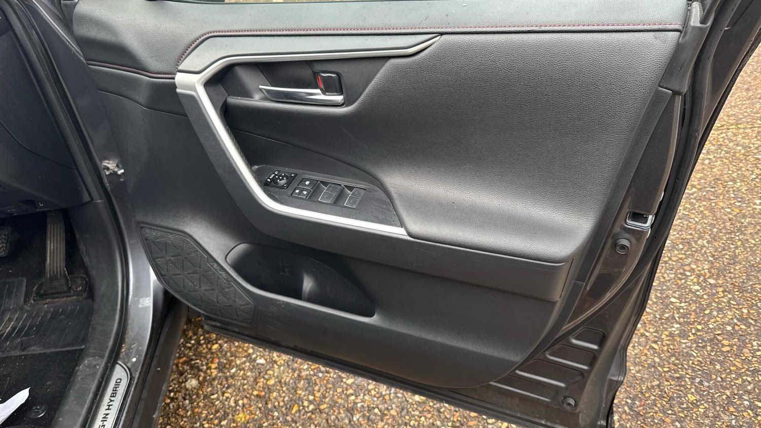 Used Toyota RAV4 2022 for sale - 76690001: Photo 42