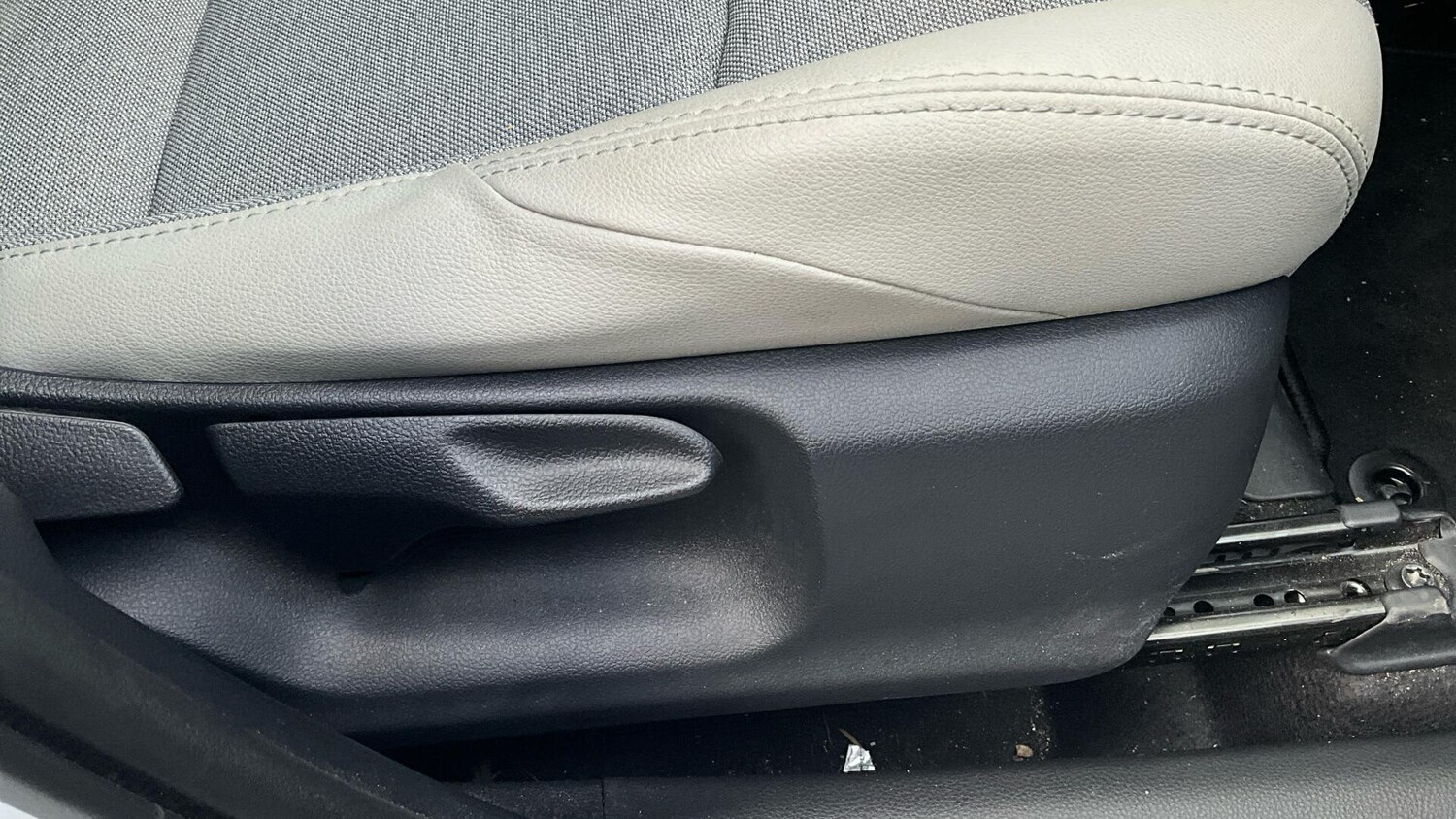 Used Toyota Yaris 2023 for sale - 76898703: Photo 46