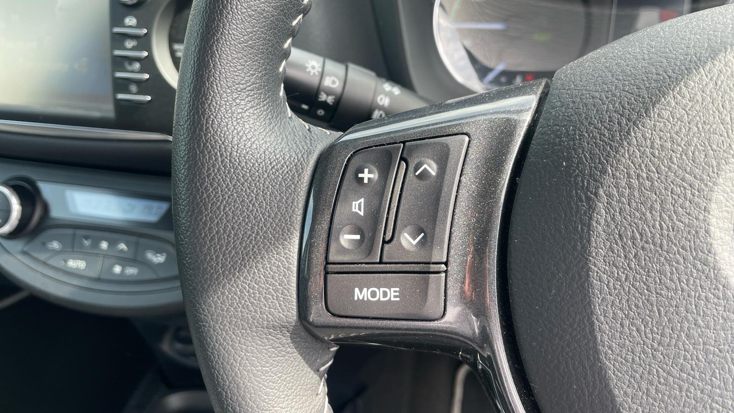 Used Toyota Yaris 2020 for sale - 77670488: Photo 33