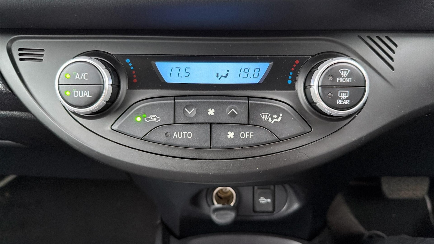 Used Toyota Yaris 2020 for sale - 77670488: Photo 41