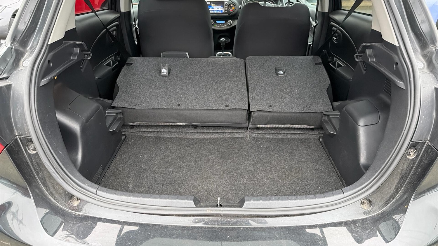 Used Toyota Yaris 2020 for sale - 77670488: Photo 60