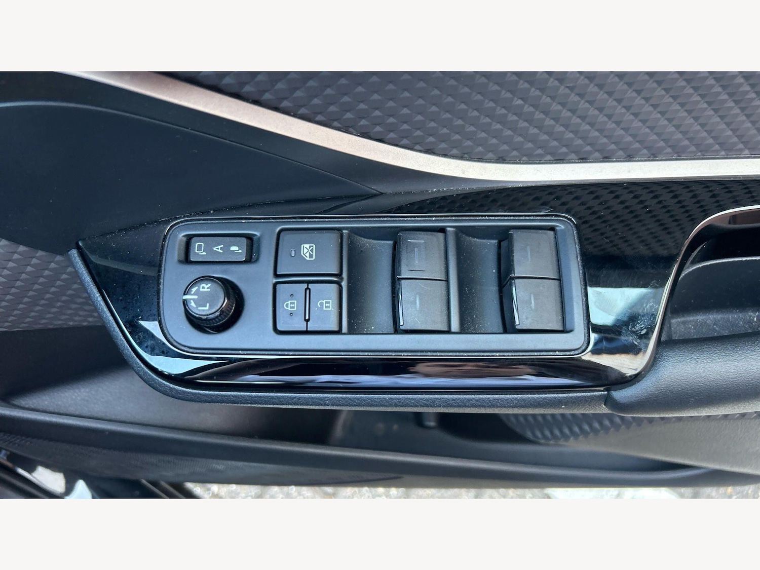 Used Toyota C-HR 2021 for sale - 78205227: Photo 40