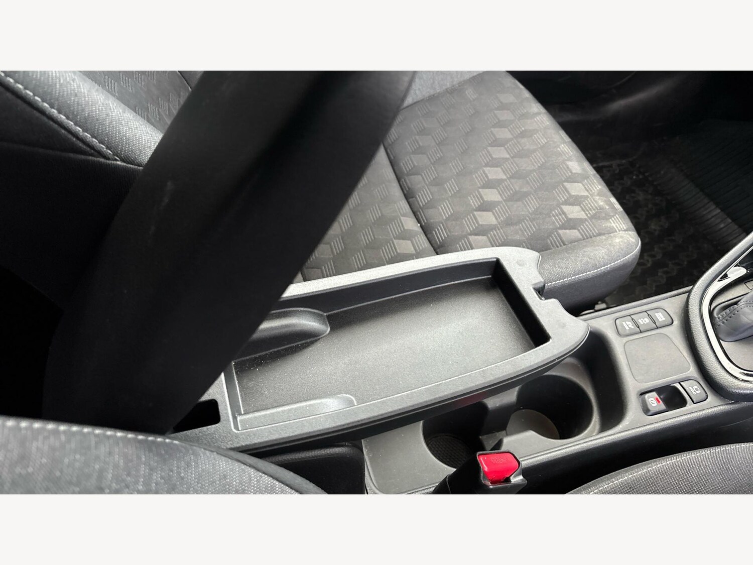 Used Toyota Yaris 2024 for sale - 76561182: Photo 32