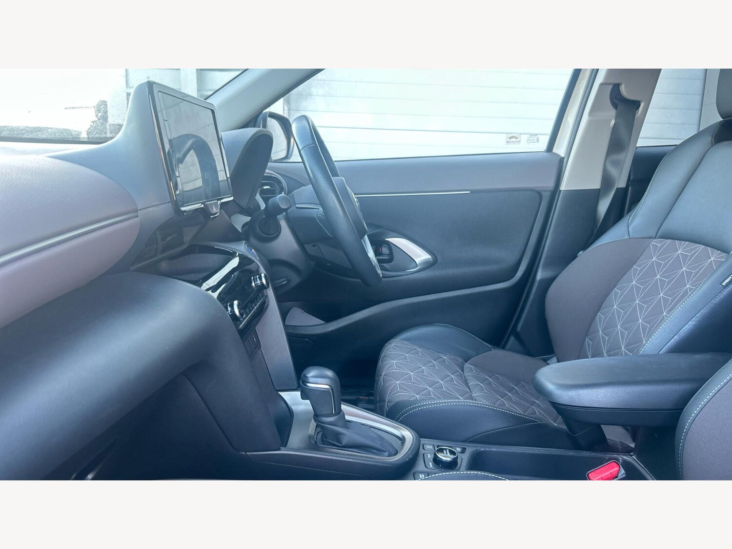 Used Toyota Yaris Cross 2023 for sale - 77254679: Photo 12