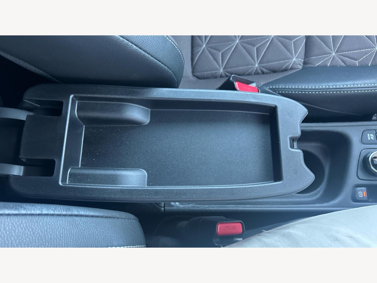 Used Toyota Yaris Cross 2023 for sale - 77254679: Photo 30