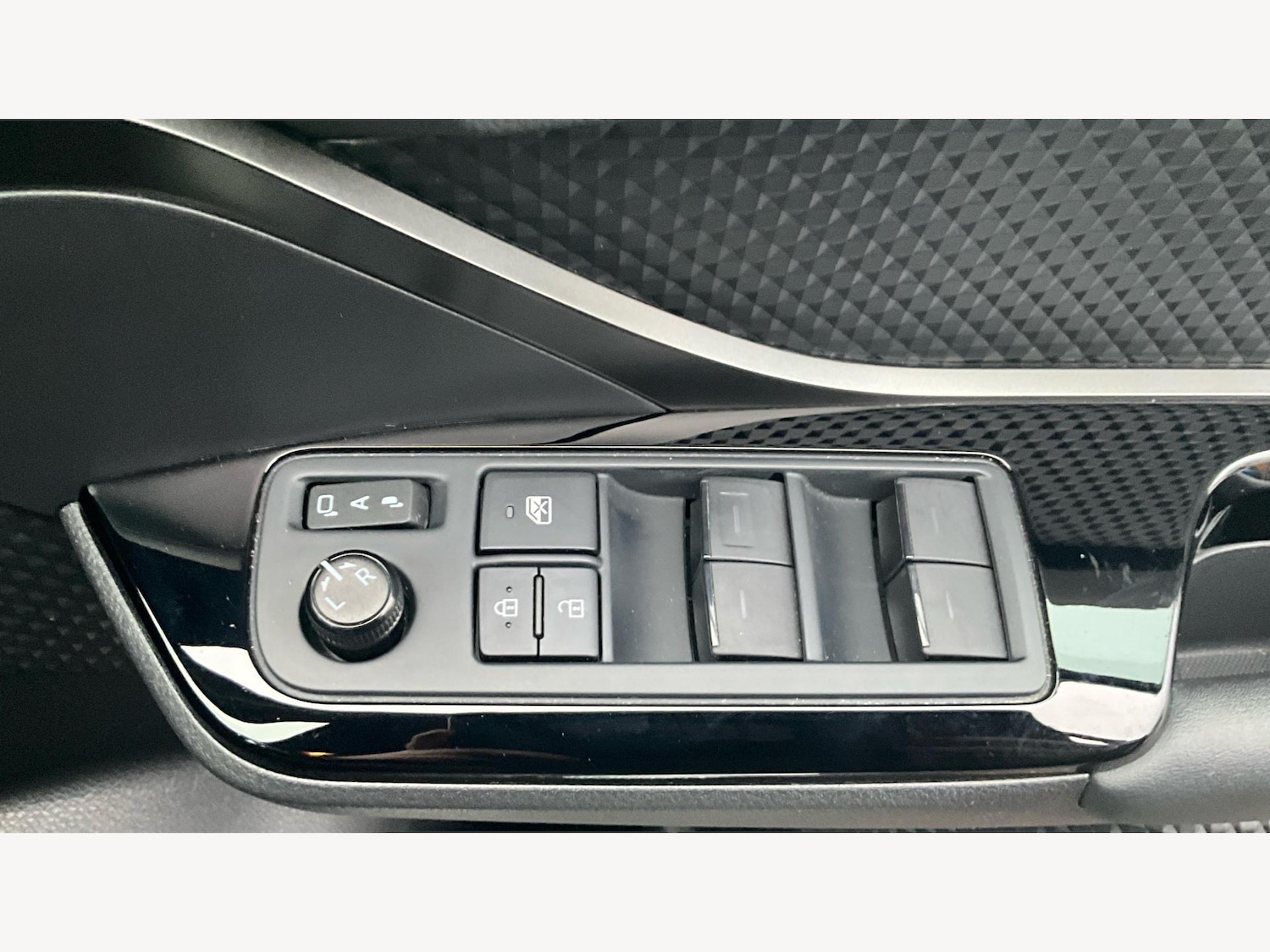 Used Toyota C-HR 2023 for sale - 77191209: Photo 30