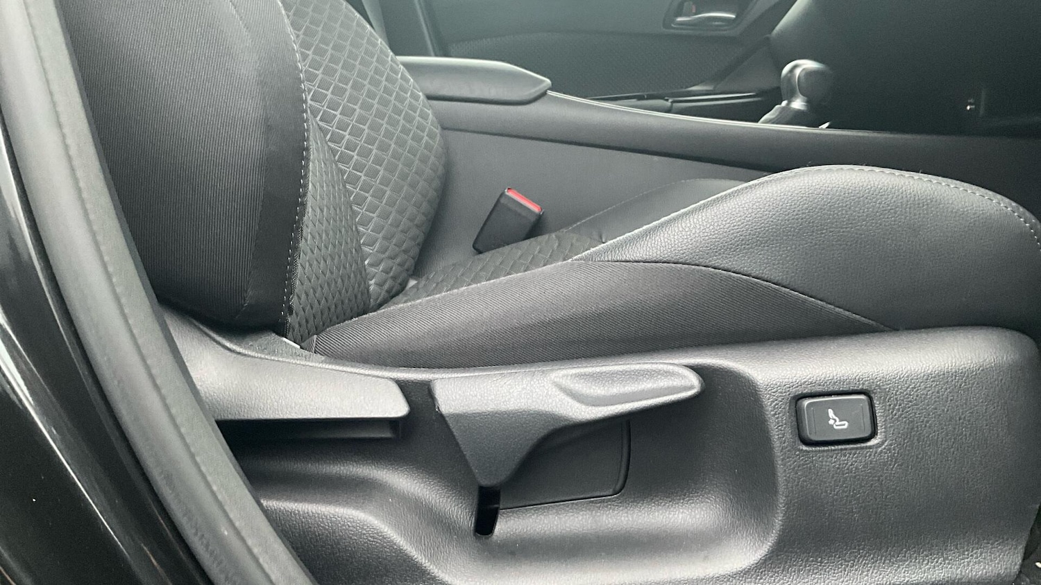 Used Toyota C-HR 2023 for sale - 77191209: Photo 41