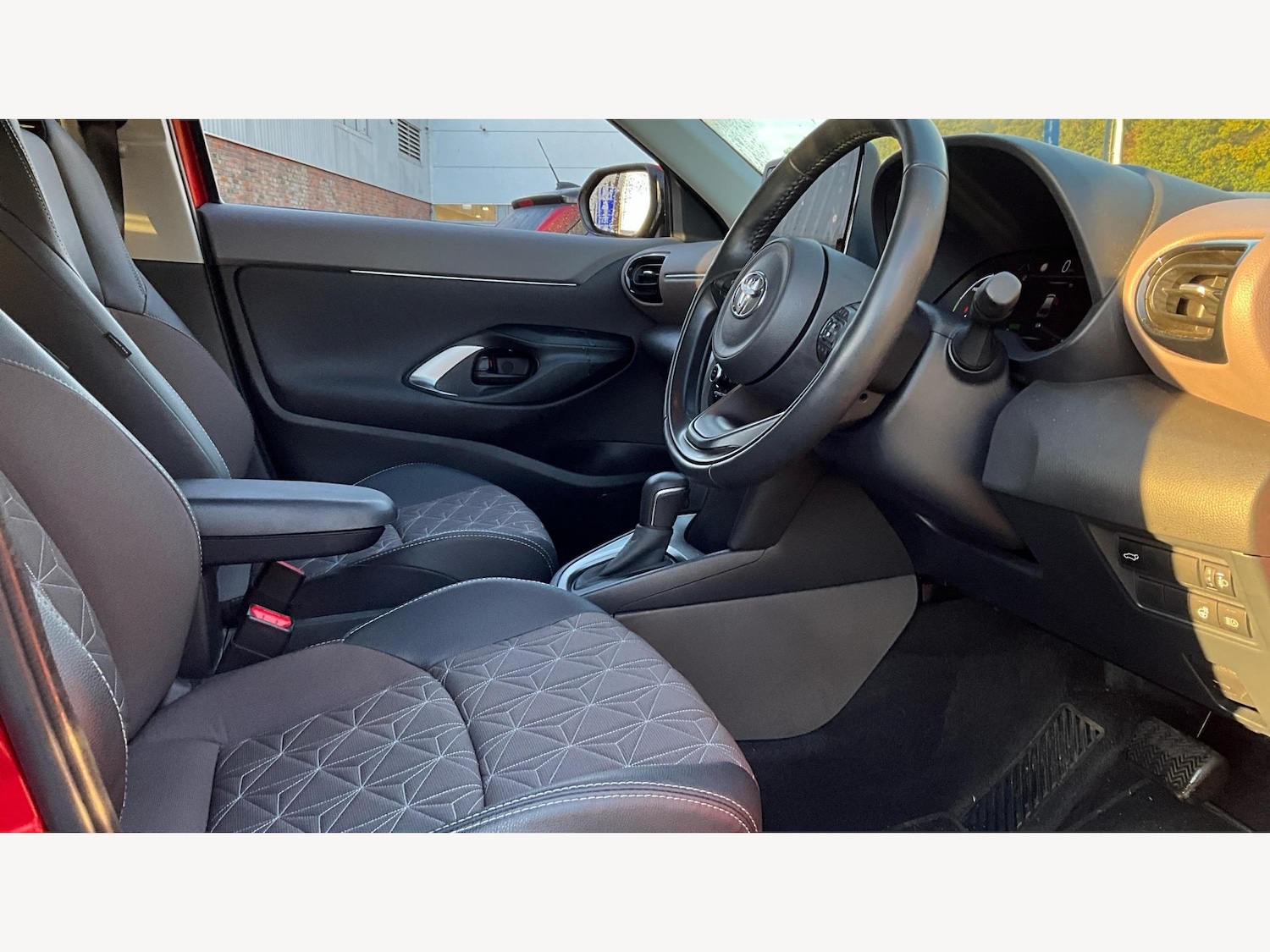 Used Toyota Yaris Cross 2024 for sale - 76432597: Photo 13