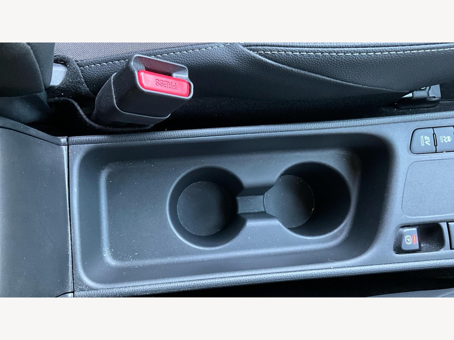 Used Toyota Yaris Cross 2024 for sale - 76432597: Photo 30