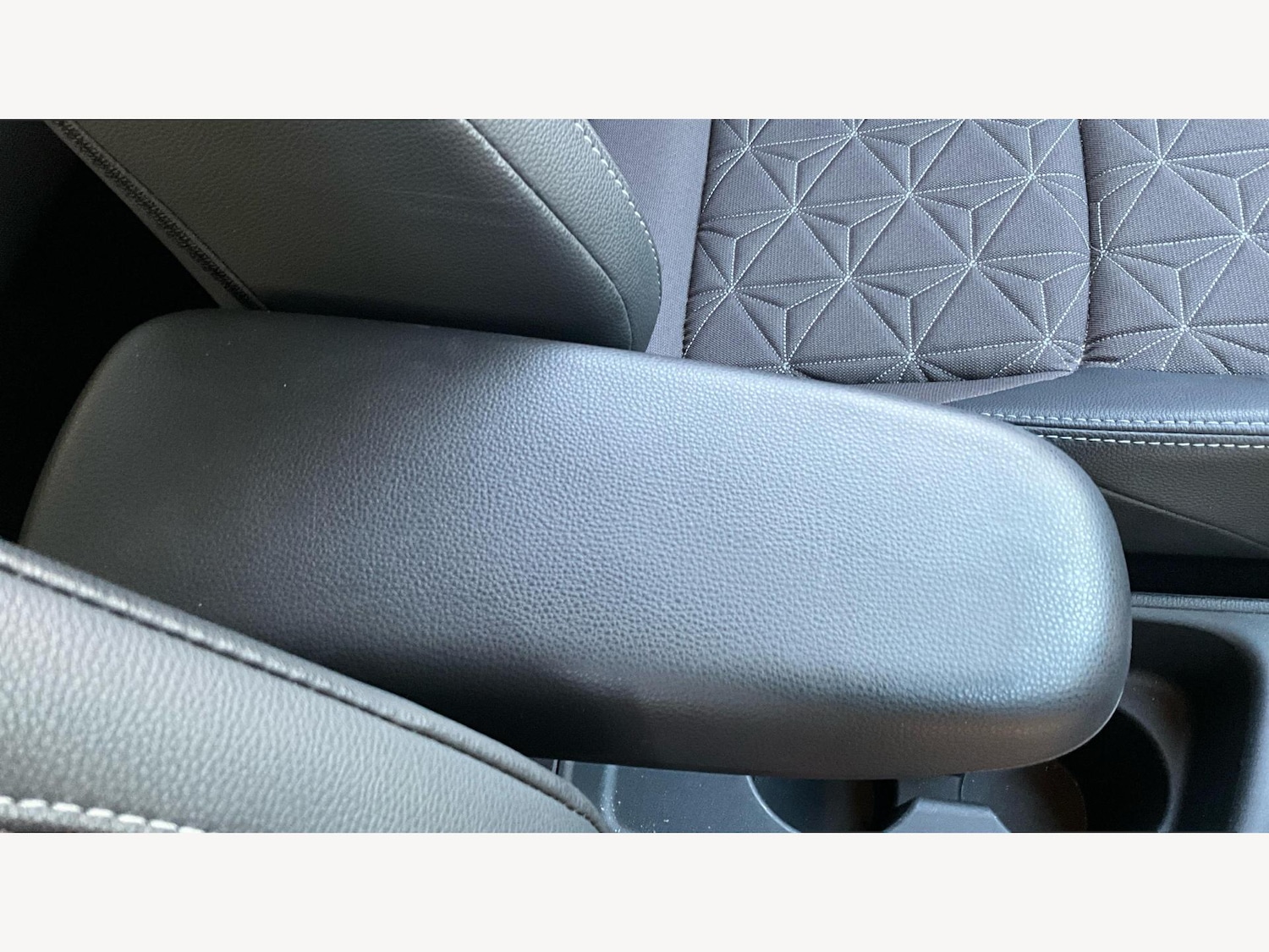 Used Toyota Yaris Cross 2024 for sale - 76432597: Photo 31