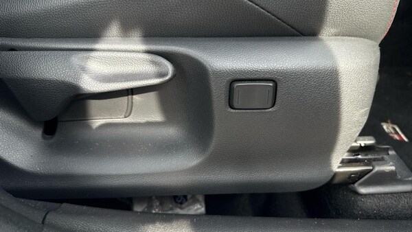 Used Toyota Yaris 2024 for sale - 75552472: Photo 51