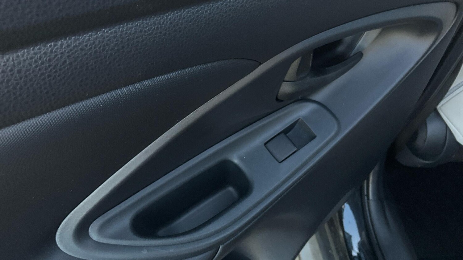 Used Toyota Yaris for sale - 77956995: Photo 32