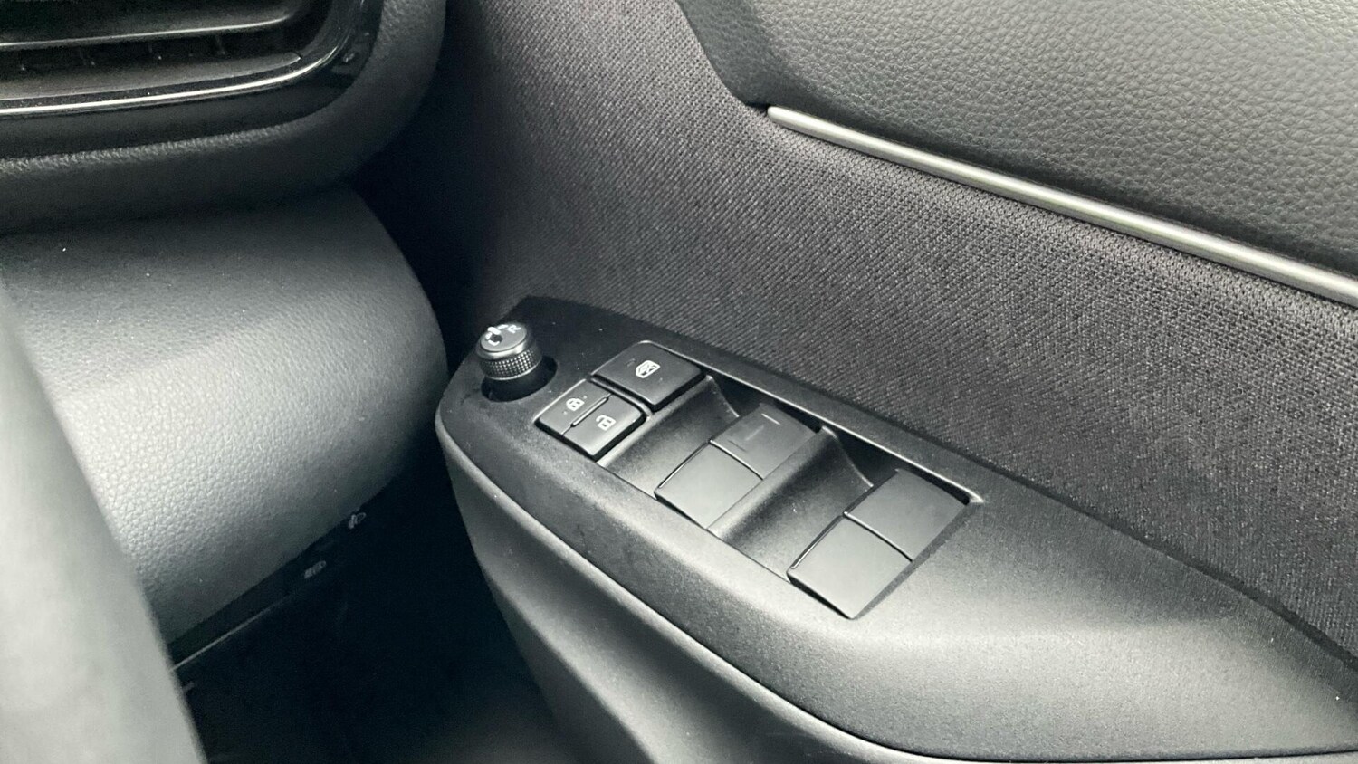 Used Toyota Yaris 2025 for sale - 77073954: Photo 44