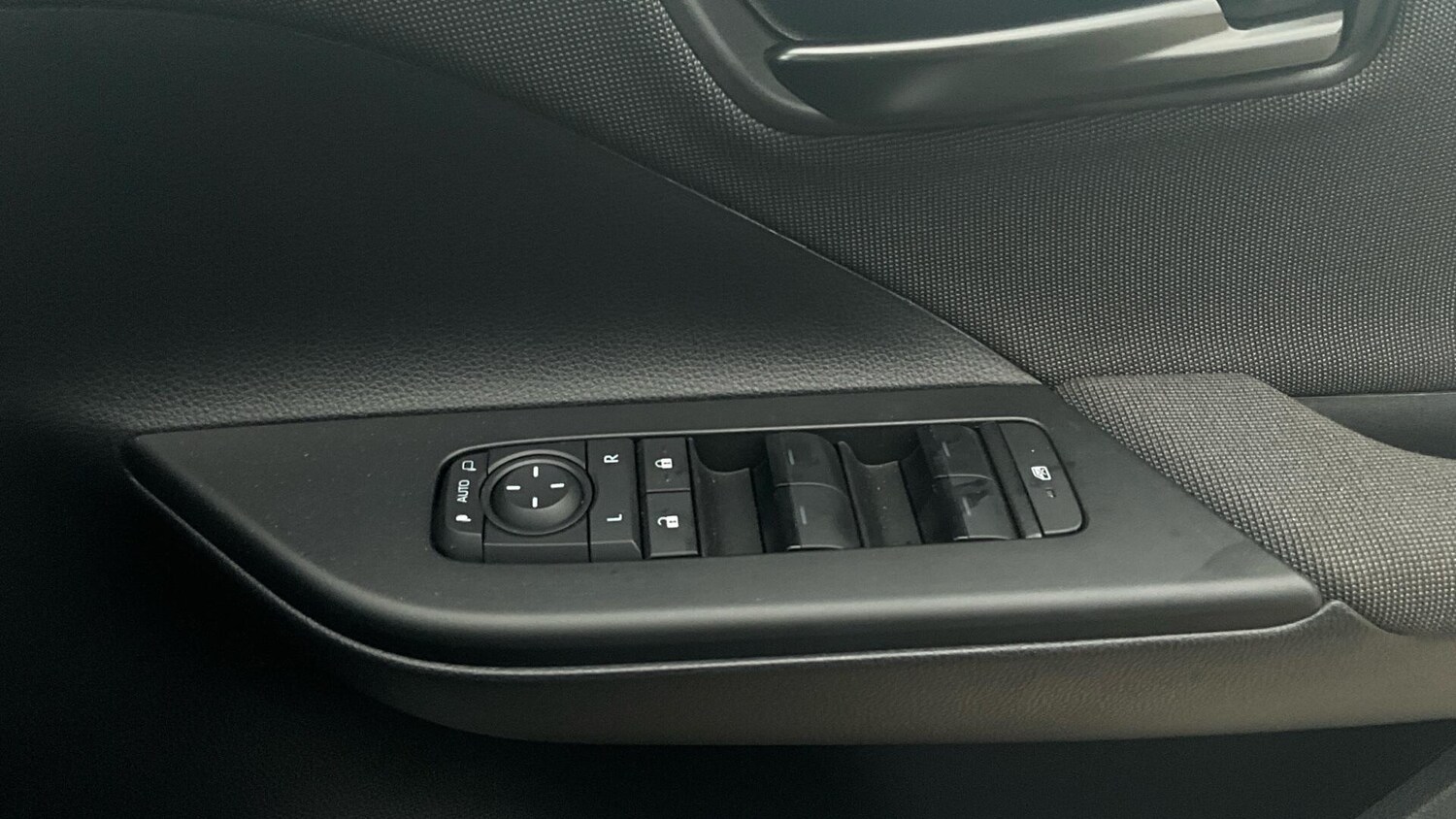 Used Toyota C-HR for sale - 77737086: Photo 35