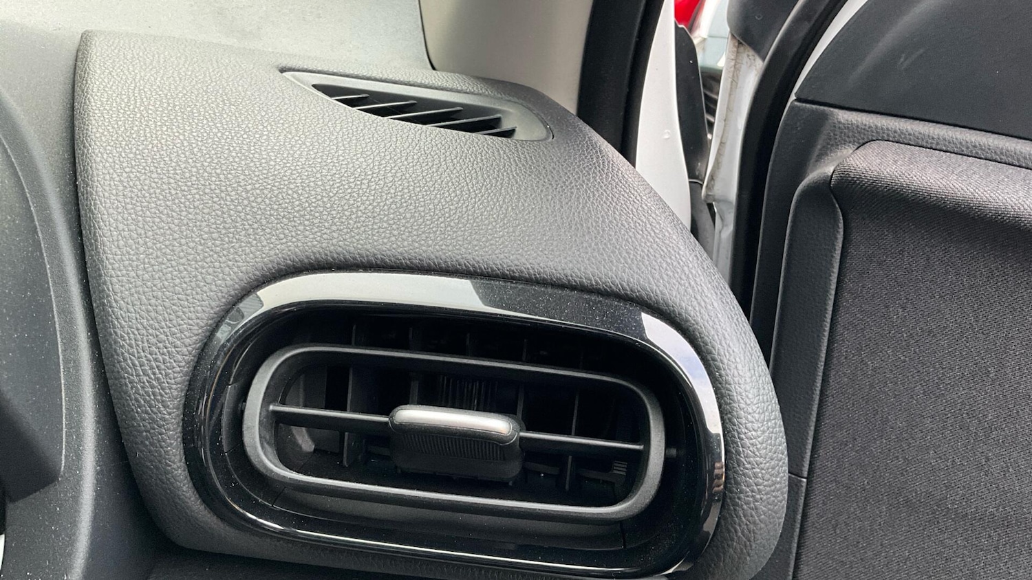 Used Toyota Yaris 2024 for sale - 77028948: Photo 38