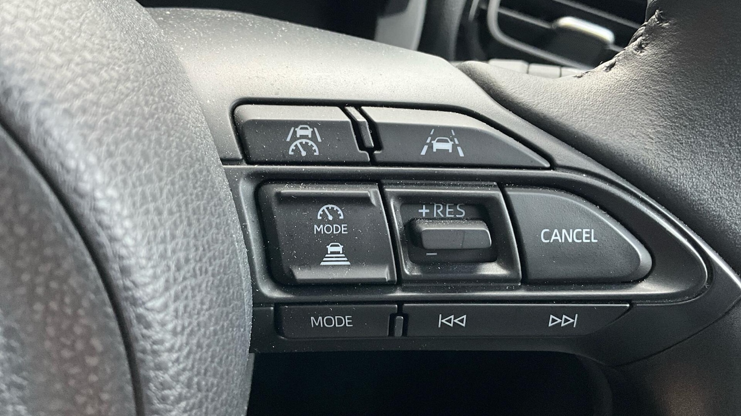 Used Toyota Yaris 2024 for sale - 77028948: Photo 40