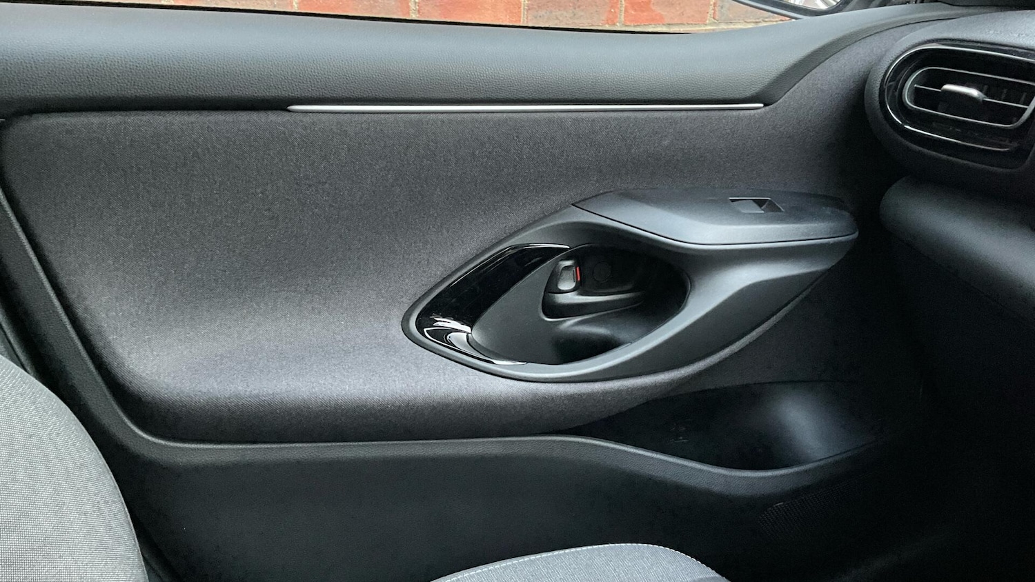 Used Toyota Yaris 2024 for sale - 77028948: Photo 50