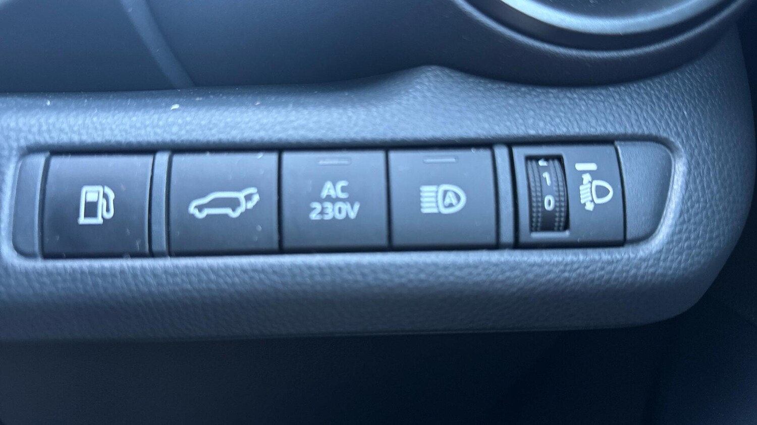 Used Toyota C-HR 2024 for sale - 77230185: Photo 45