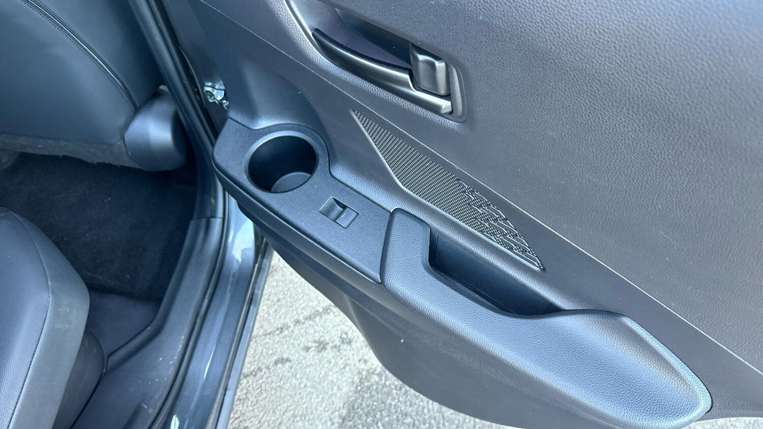 Used Toyota C-HR 2024 for sale - 77230185: Photo 48