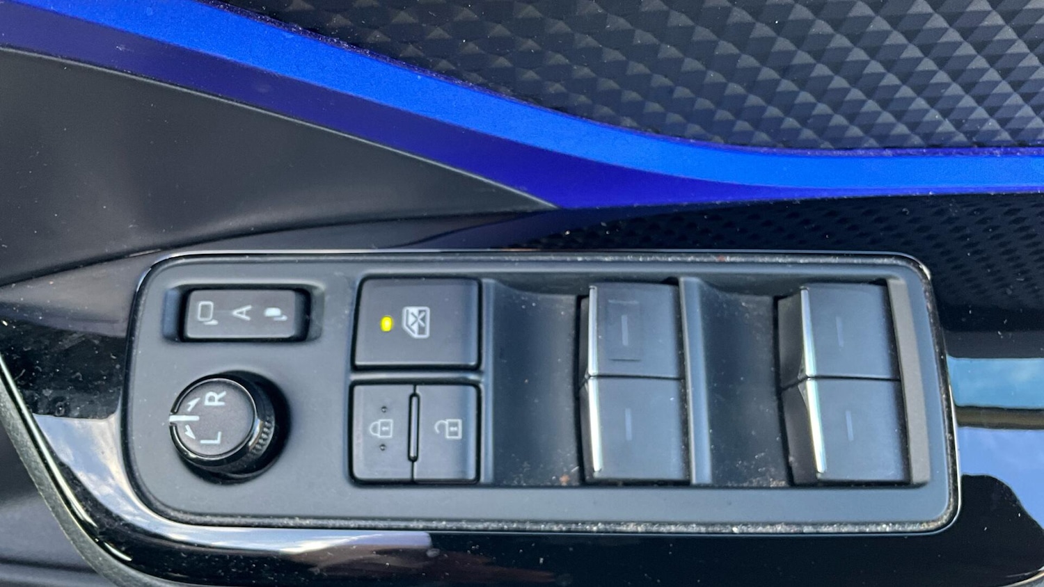 Used Toyota C-HR for sale - 77670315: Photo 35