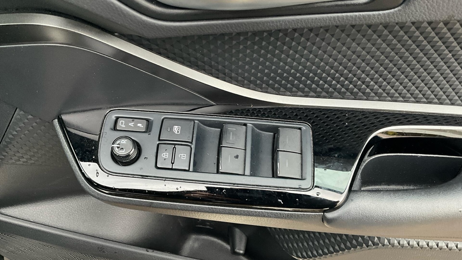 Used Toyota C-HR 2022 for sale - 76715310: Photo 36