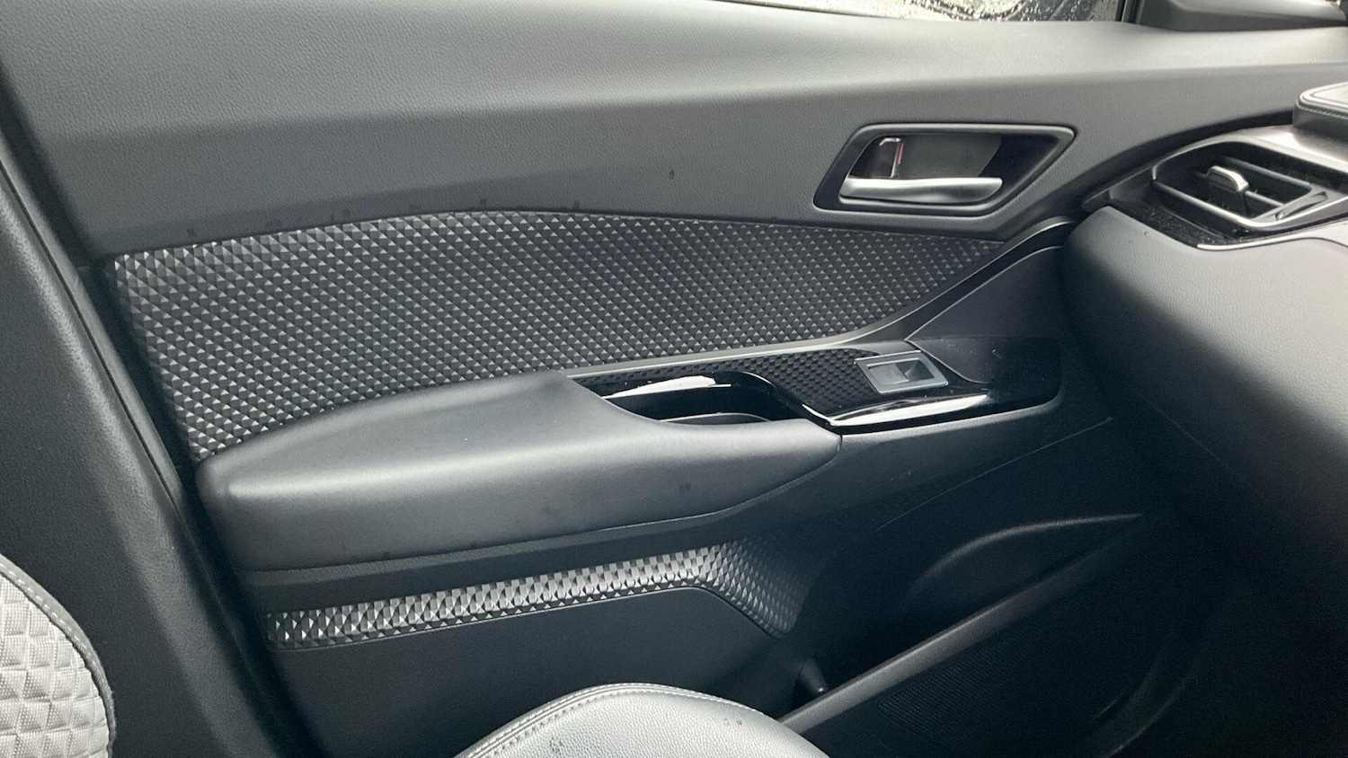 Used Toyota C-HR 2022 for sale - 76715310: Photo 53