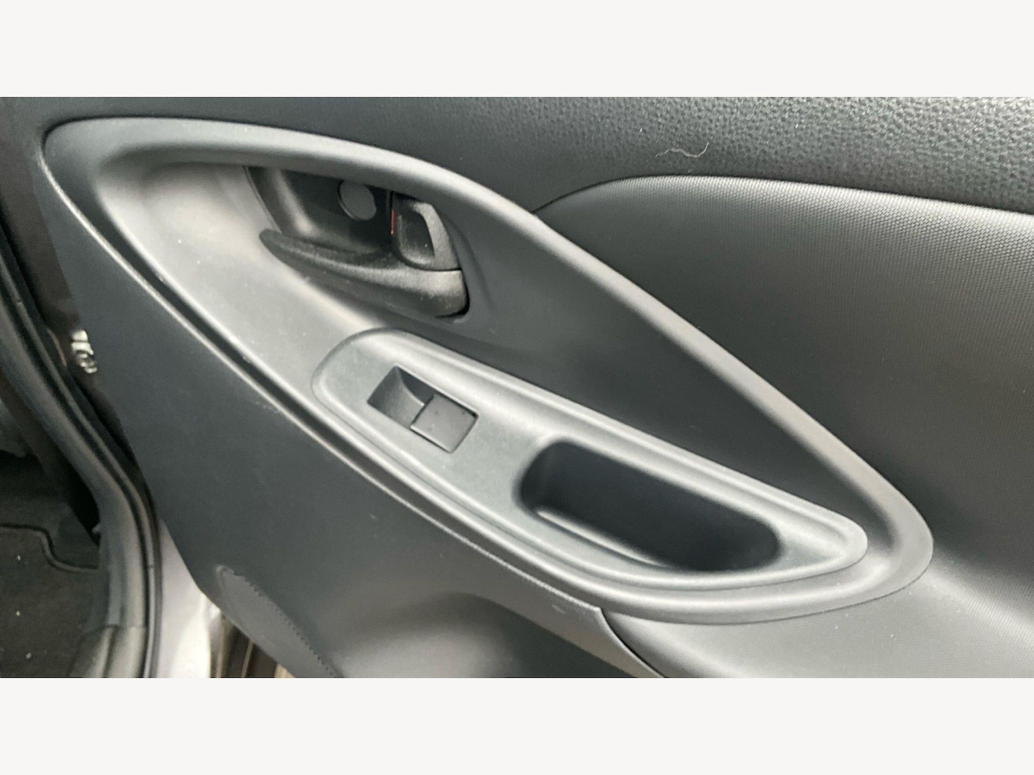 Used Toyota Yaris 2024 for sale - 78100405: Photo 34