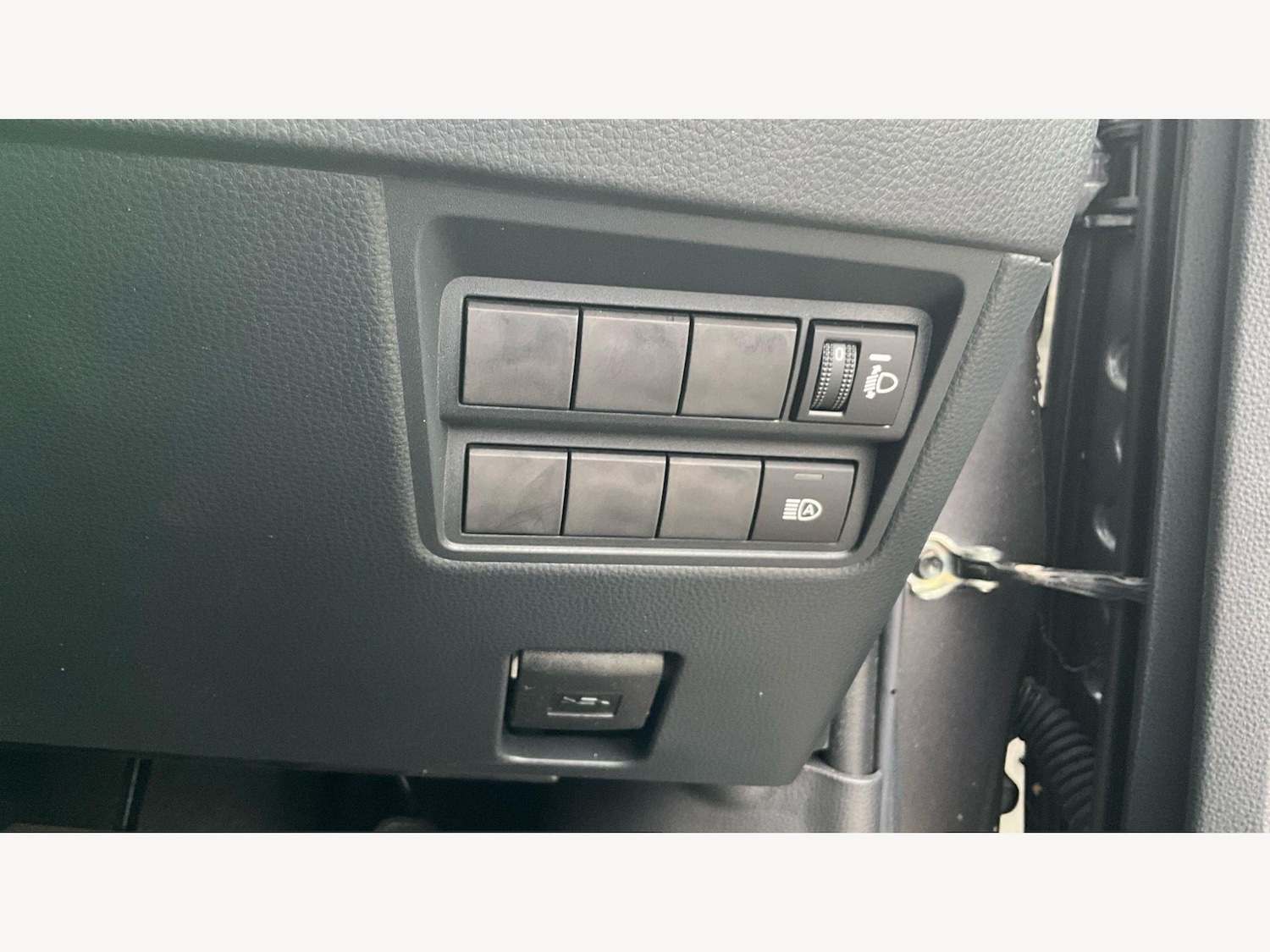 Used Toyota Yaris 2024 for sale - 78100405: Photo 37