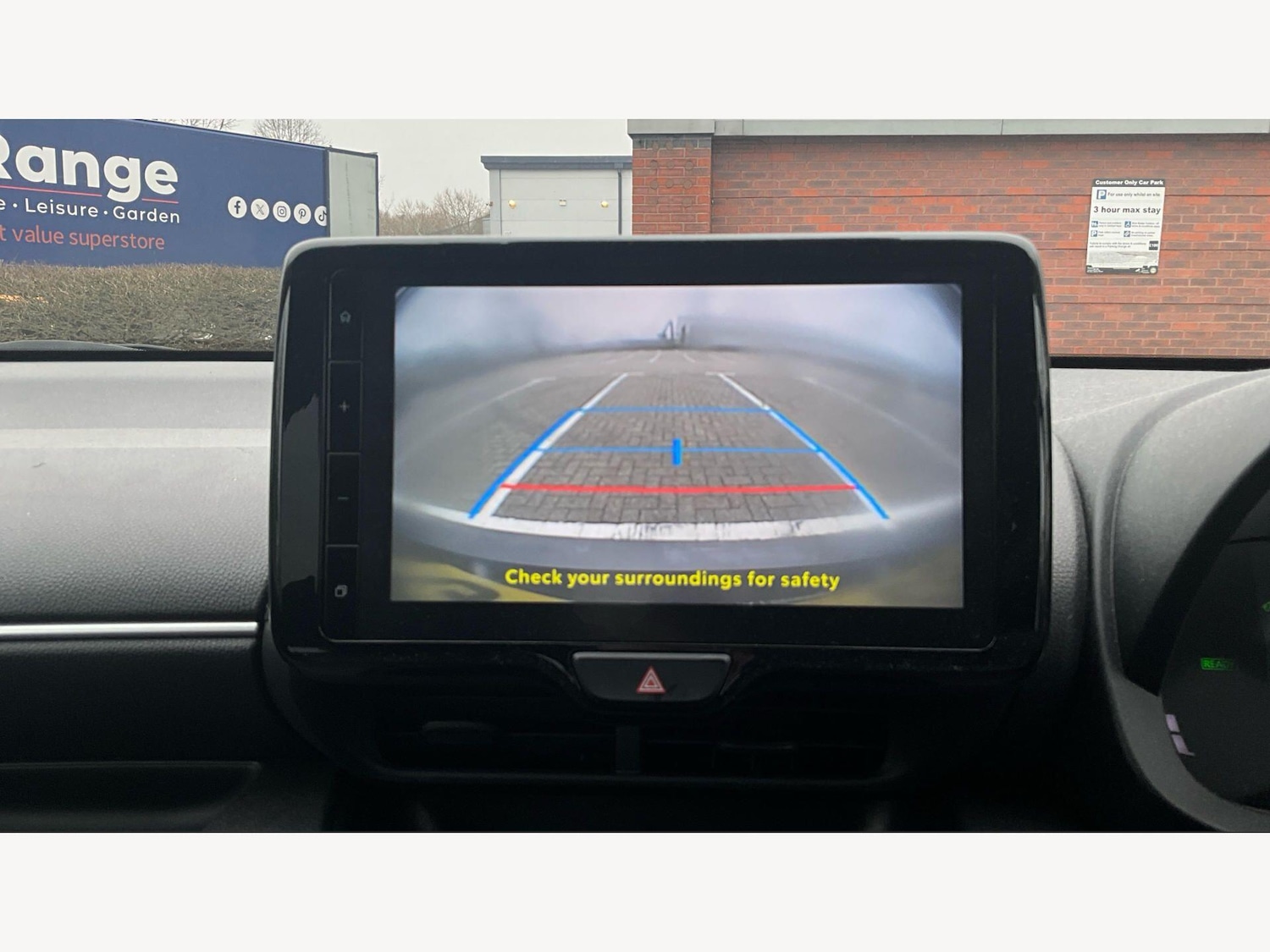 Used Toyota Yaris 2024 for sale - 78100405: Photo 46