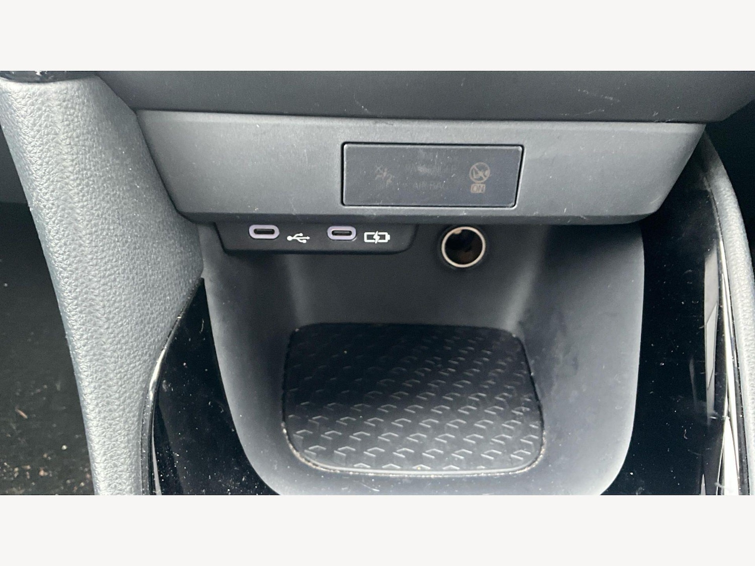 Used Toyota Yaris 2024 for sale - 78100405: Photo 47