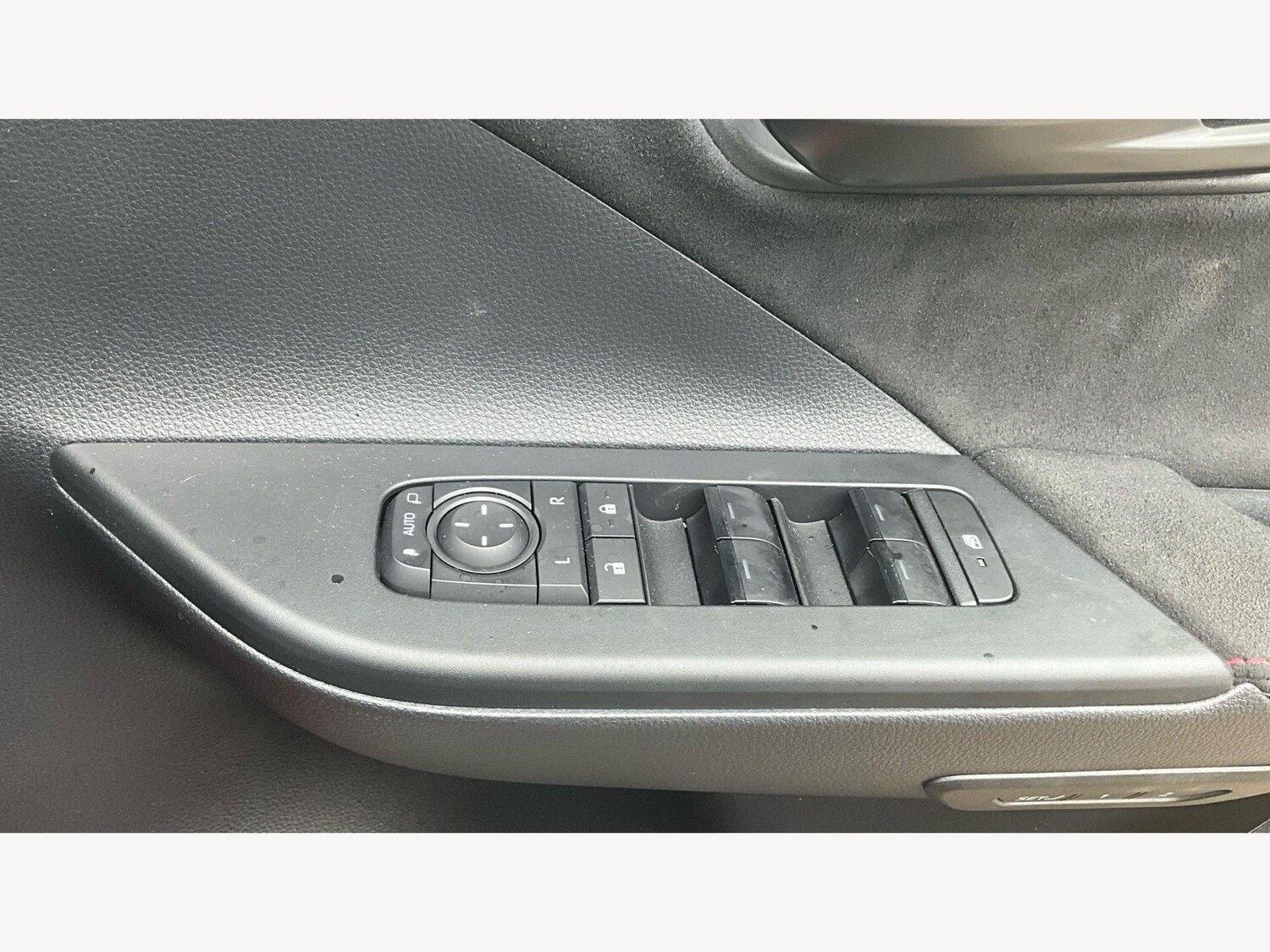 Used Toyota C-HR 2024 for sale - 77838847: Photo 28