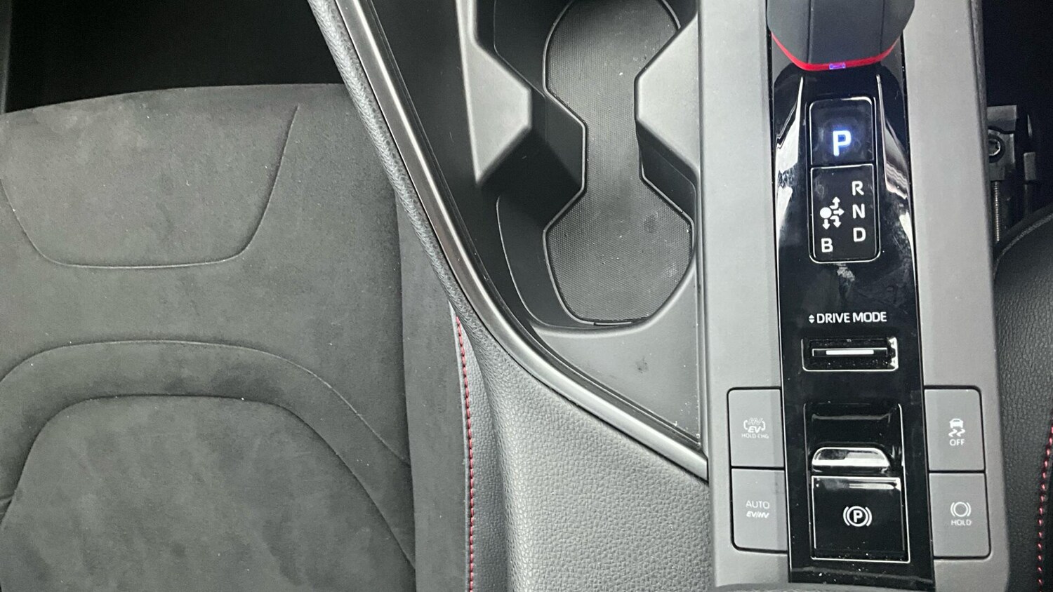 Used Toyota C-HR 2024 for sale - 77838847: Photo 33